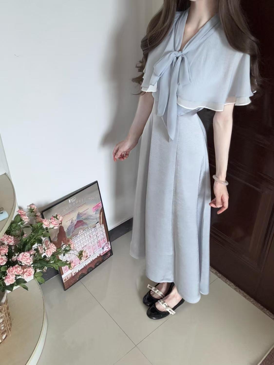 Elegant Bow-accented Waist-Cinching Slim-fit Maxi Dress