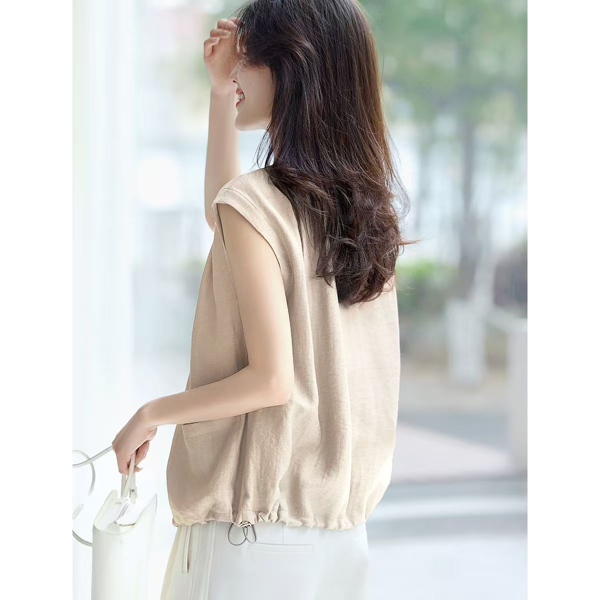Relaxed-Fit Vest Outerwear - Simple, Breathable, Sleeveless & Versatile